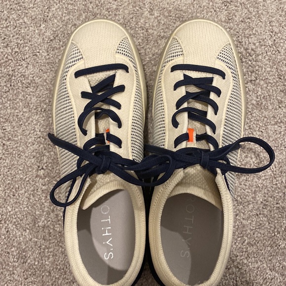 Like new Rothy’s Lace-Up Sneaker (8) - Picture 3 of 8